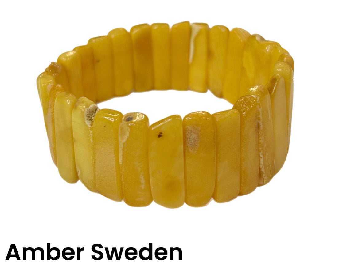 Enfärgad bärnstens armband