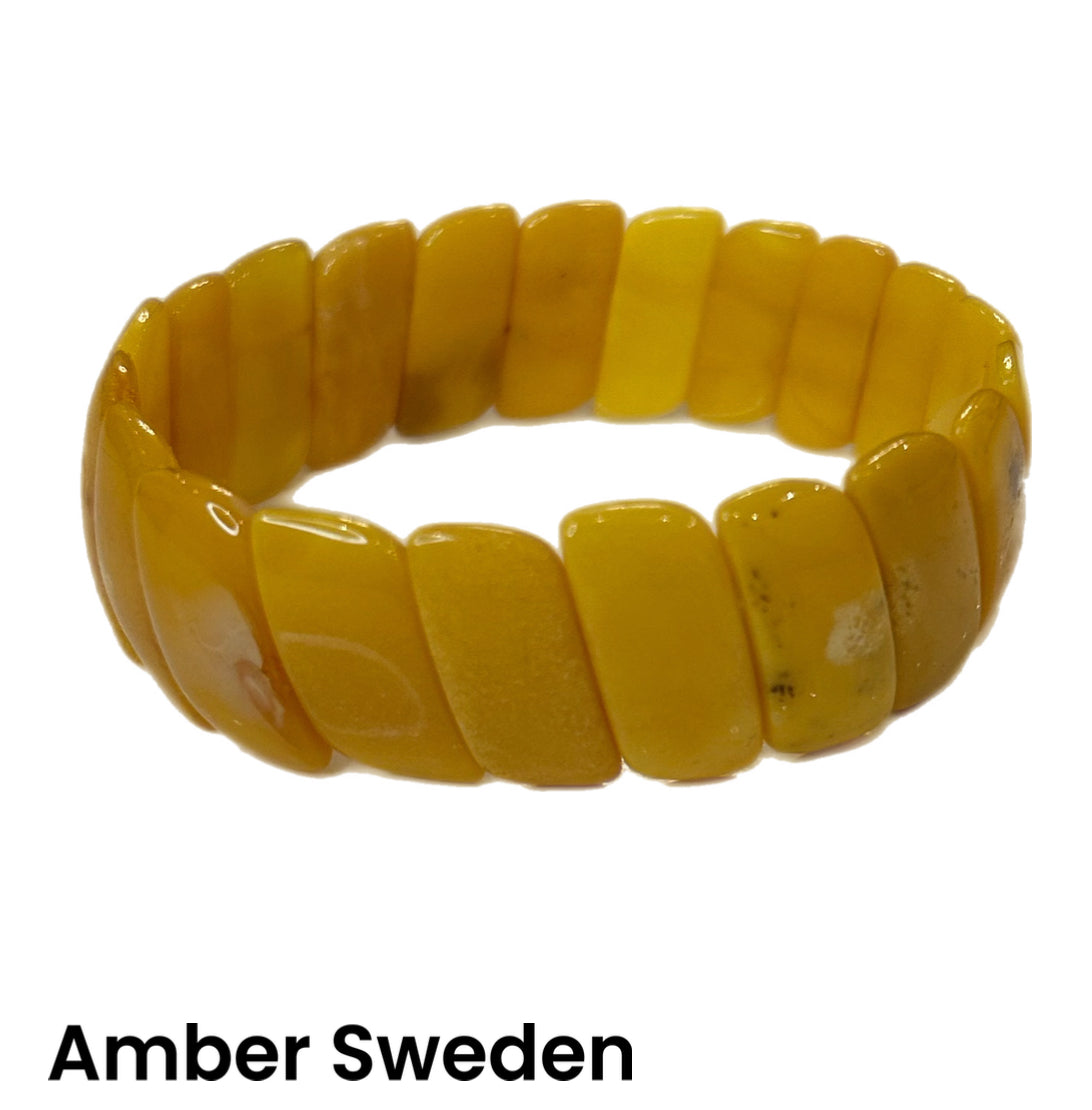 Enfärgad bärnstens armband